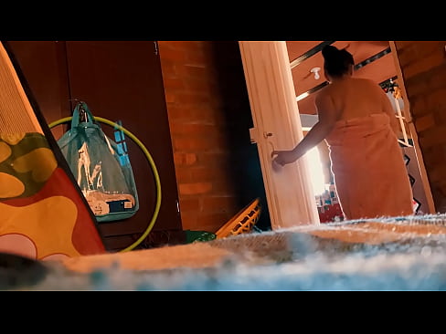 ❤️ Amakim meni dushga kuzatib boradi, men dush qabul qilsam, u meni sikadi. ️❌ Anal videoda bizda